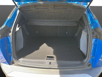 Peugeot 2008 GT PT 130 EAT8 Navi+RFK+LED+SHZ+Carplay+LM