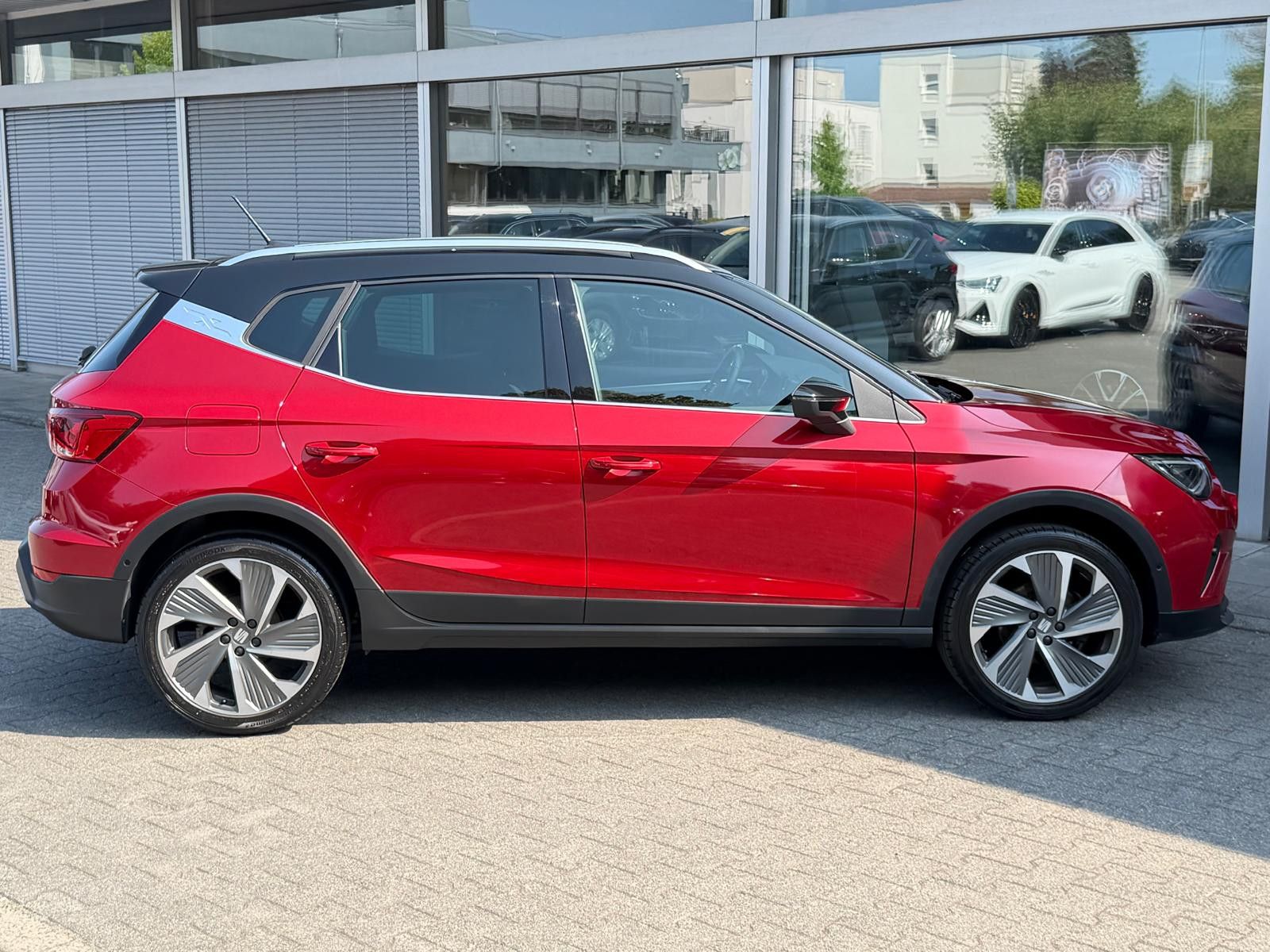 Fahrzeugabbildung SEAT Arona 1,5 TSI FR DSG >LED+NAVI+SHZ+KAM+ACC+DAB+