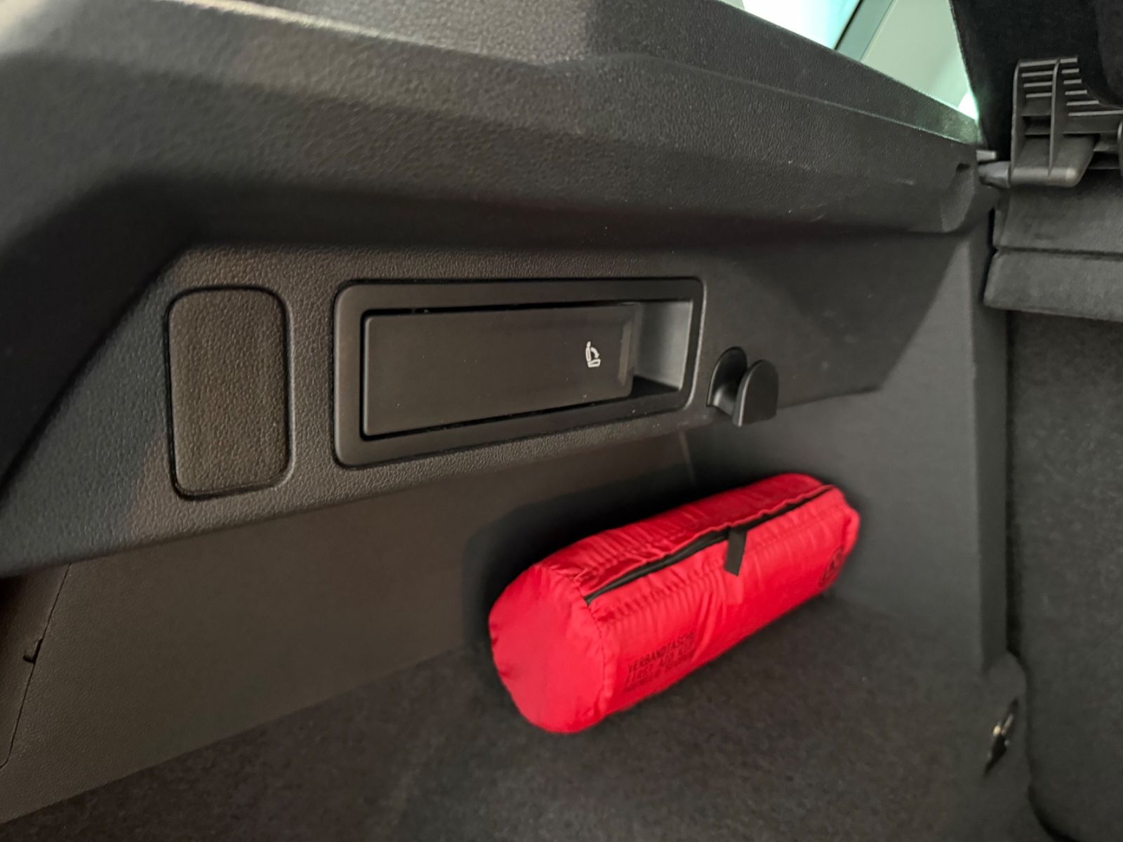 Fahrzeugabbildung Volkswagen Tiguan Comfortline Standheizung, Allwetterreifen