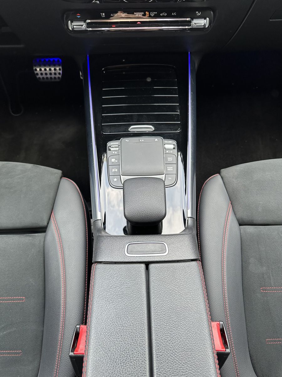 Fahrzeugabbildung Mercedes-Benz GLA 220d 4Matic AMG-Line NAV+LED+KAMERA+PANORAMA
