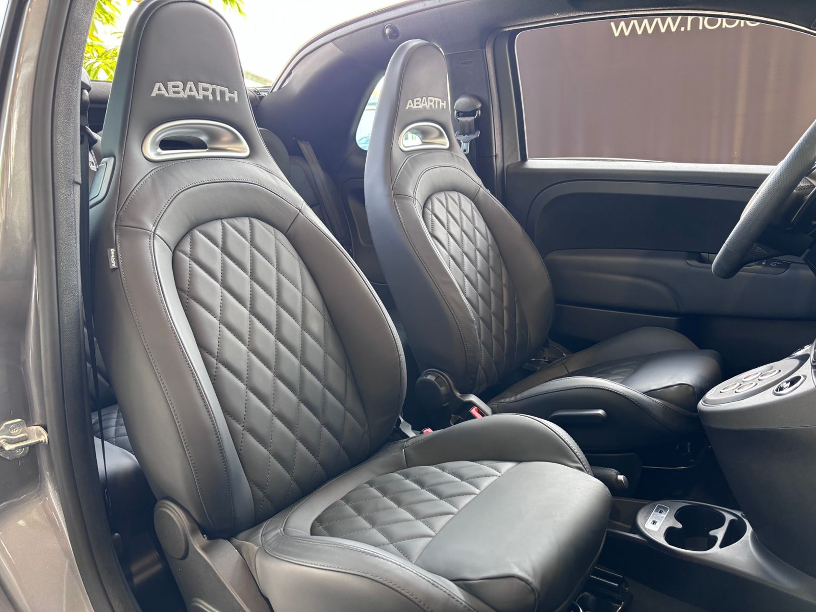 Fahrzeugabbildung Abarth 695C Automatik KLIMA NAV BEATS LEDER SHZ