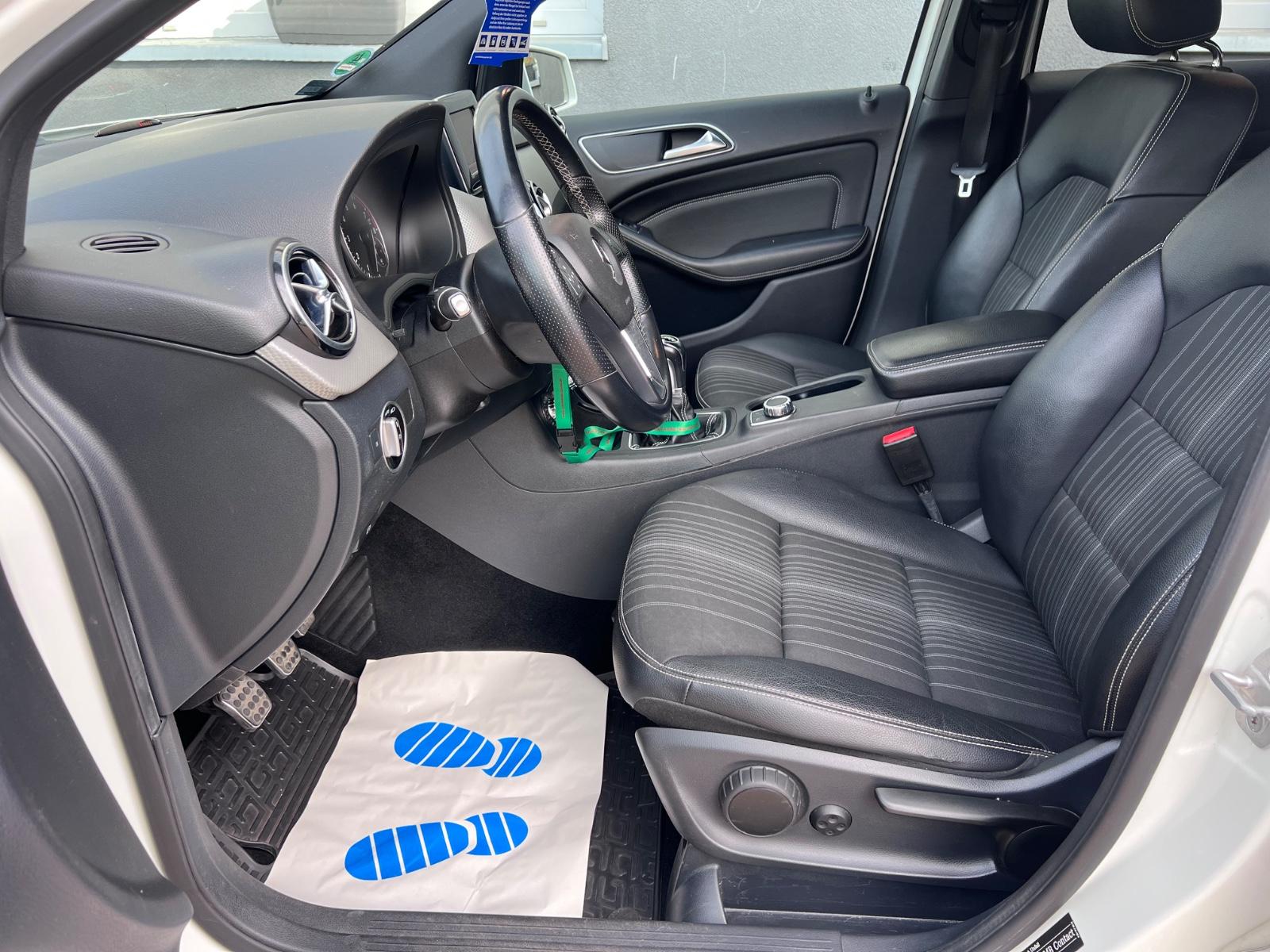 Mercedes-Benz B180 2011 — photo 7