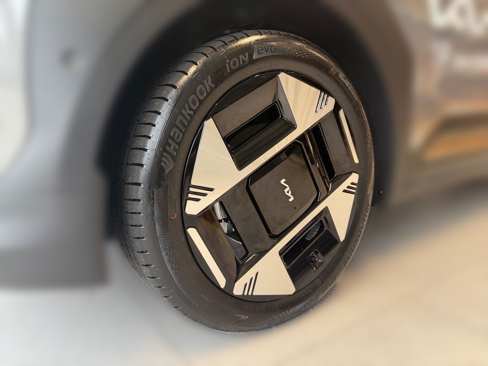 Fahrzeugabbildung Kia EV3 81,4 KWH EARTH WIC UPG DWP 19Z SD