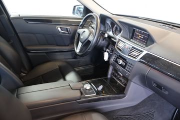 Mercedes-Benz E 220 CDI Avantgarde XEN+PDC+LEDER+AHK