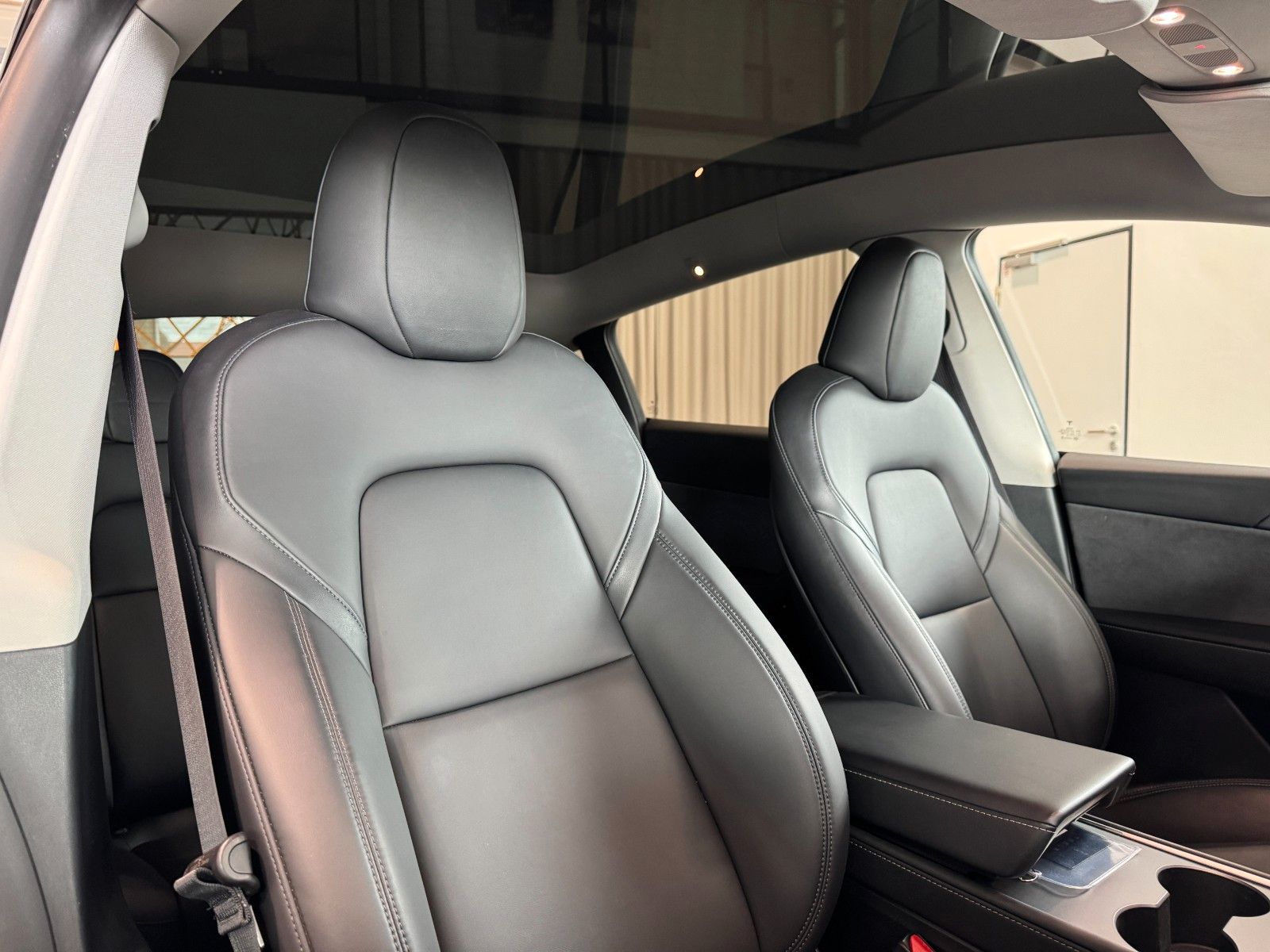 Tesla Model Y AWD Long Range Dual Motor Panorama AHK foto 16