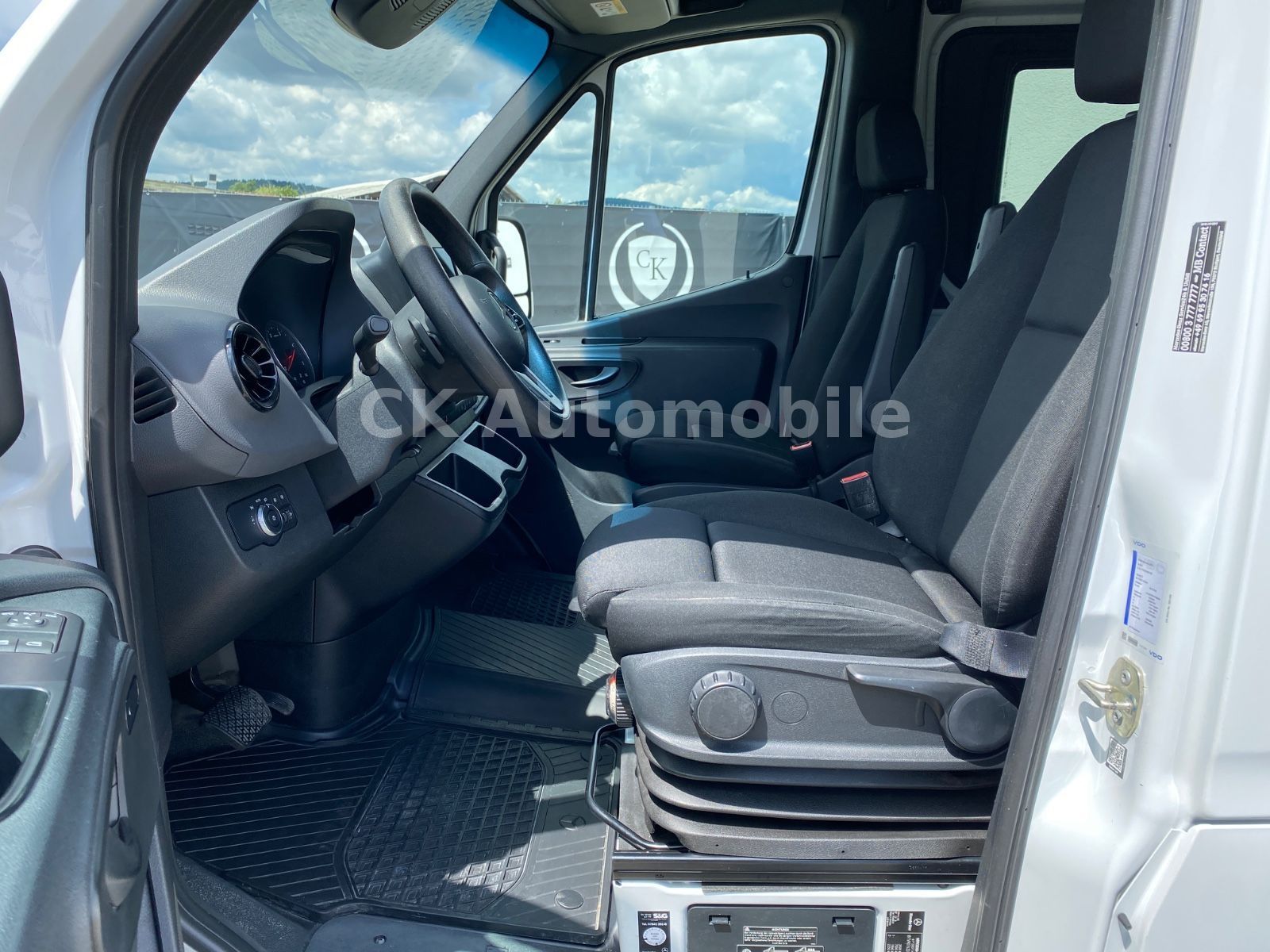 Fahrzeugabbildung Mercedes-Benz Sprinter III Mixto 319CDI Autom./5 Sitze/Navi