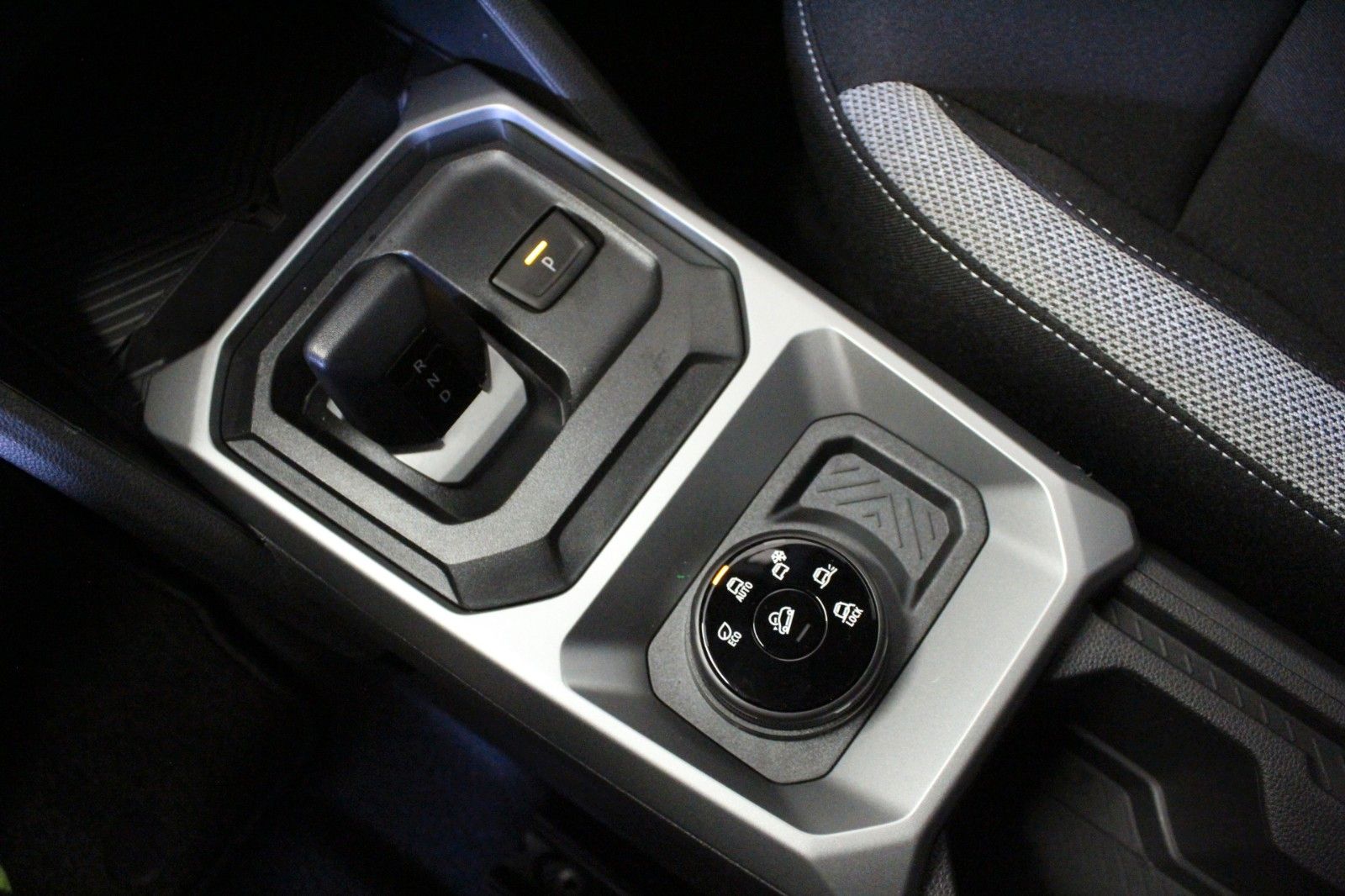 Fahrzeugabbildung Dacia Duster hybrid-G 150 4x4 Journey MY26