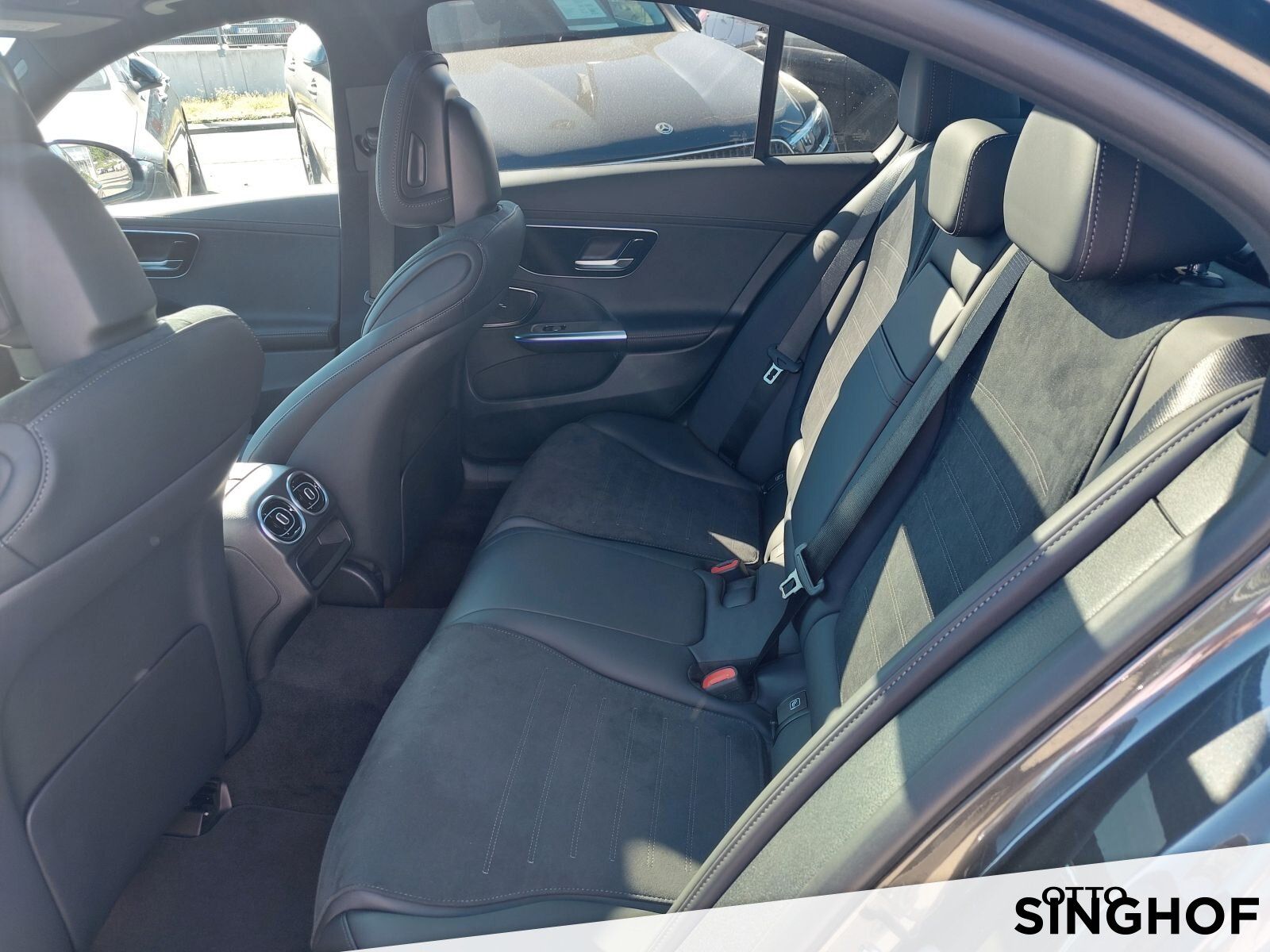 Fahrzeugabbildung Mercedes-Benz C 220 d AMG Pano+AHK+Night+Digital+360°+Distron+