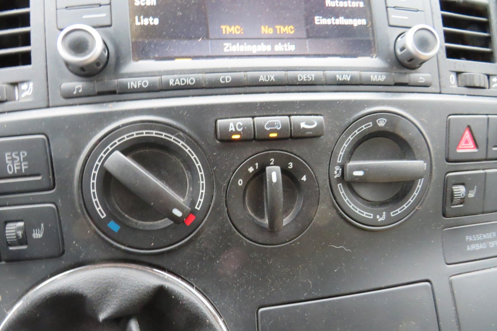 Fahrzeugabbildung Volkswagen T5 California 1.H SCHECKHEFT MOTOR TEILÜBERHOHLT