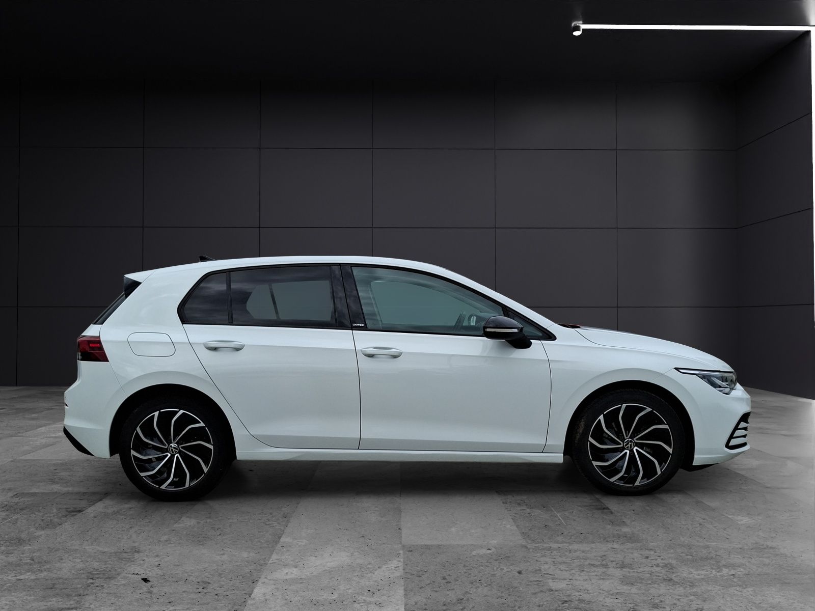 Fahrzeugabbildung Volkswagen Golf VIII eTSI United DSG LED Navi AID ACC RFK S