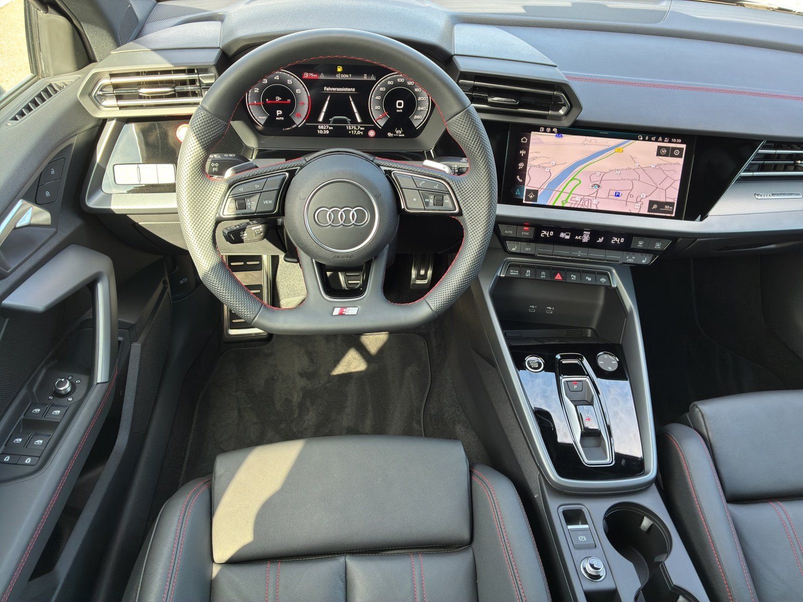Fahrzeugabbildung Audi A3 Limousine 1.5 TFSI S-Line AHK,Kamera,LED,PDC