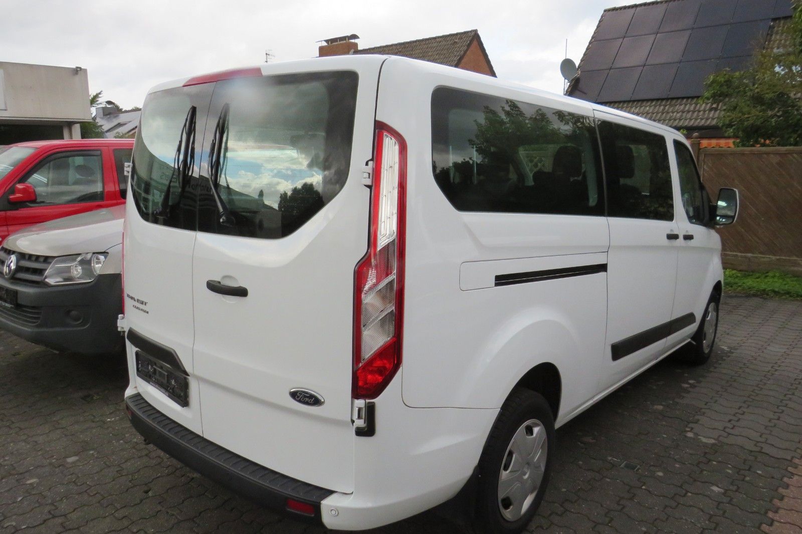 Fahrzeugabbildung Ford Transit Custom Kombi 320 L2 Trend