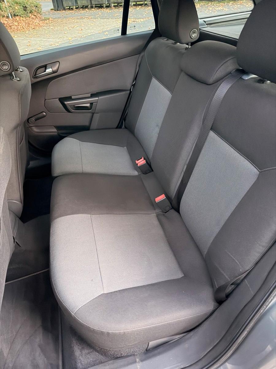 Opel Astra 2006 — photo 8