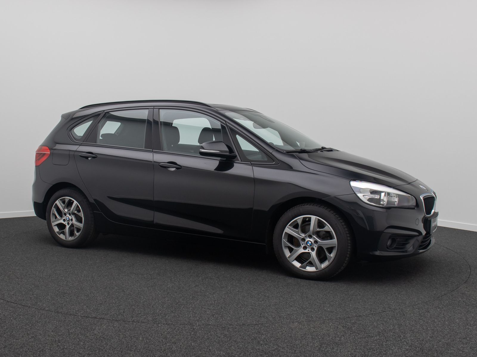 Fahrzeugabbildung BMW 220d Active Tourer HUD NaviPlus H/K Panorama DAB