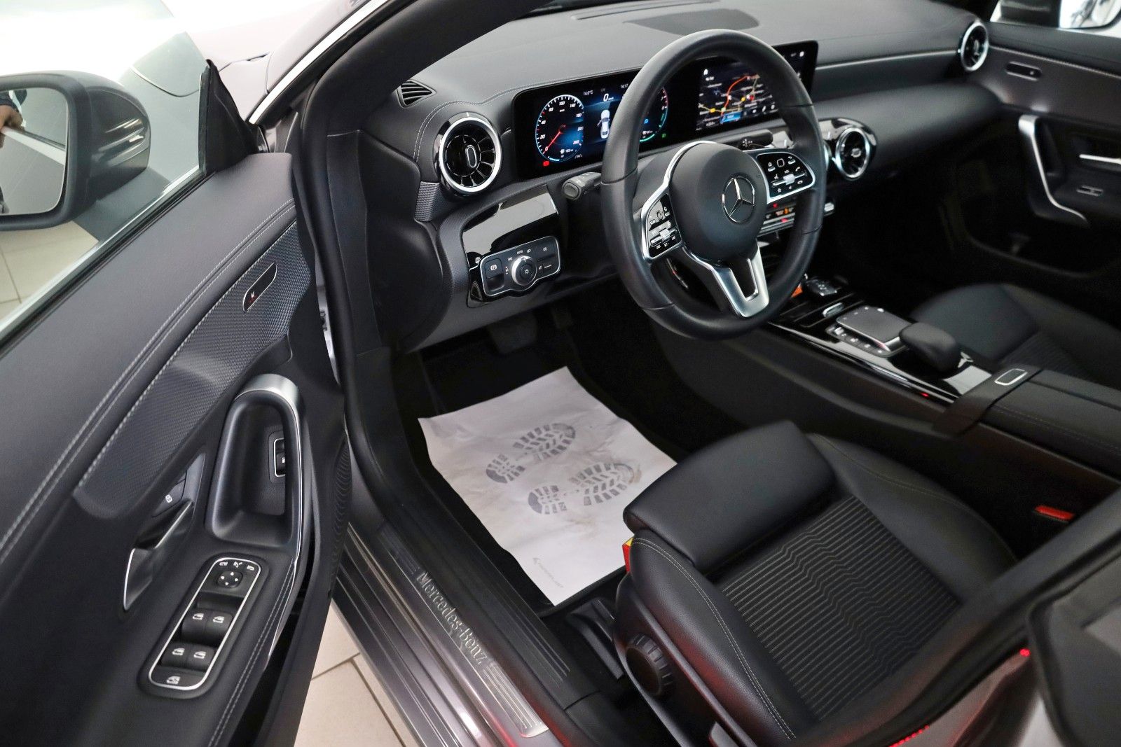 Fahrzeugabbildung Mercedes-Benz CLA 250e Coupé T.Leder,Navi,LED,SH,Park Paket