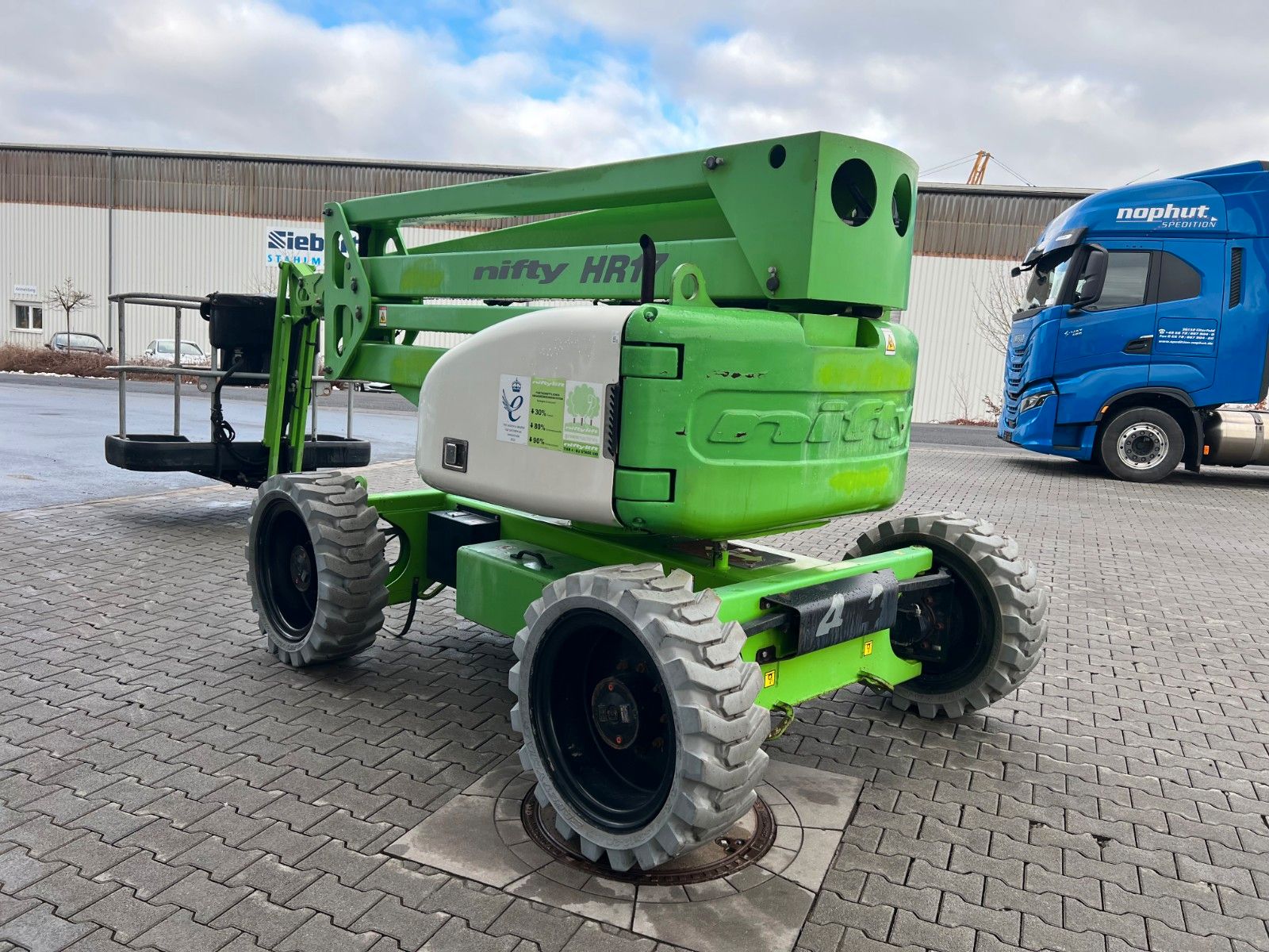Fahrzeugabbildung Niftylift HR17 Hybrid 4X4 / 1.417h / 17m Arbeithöhe