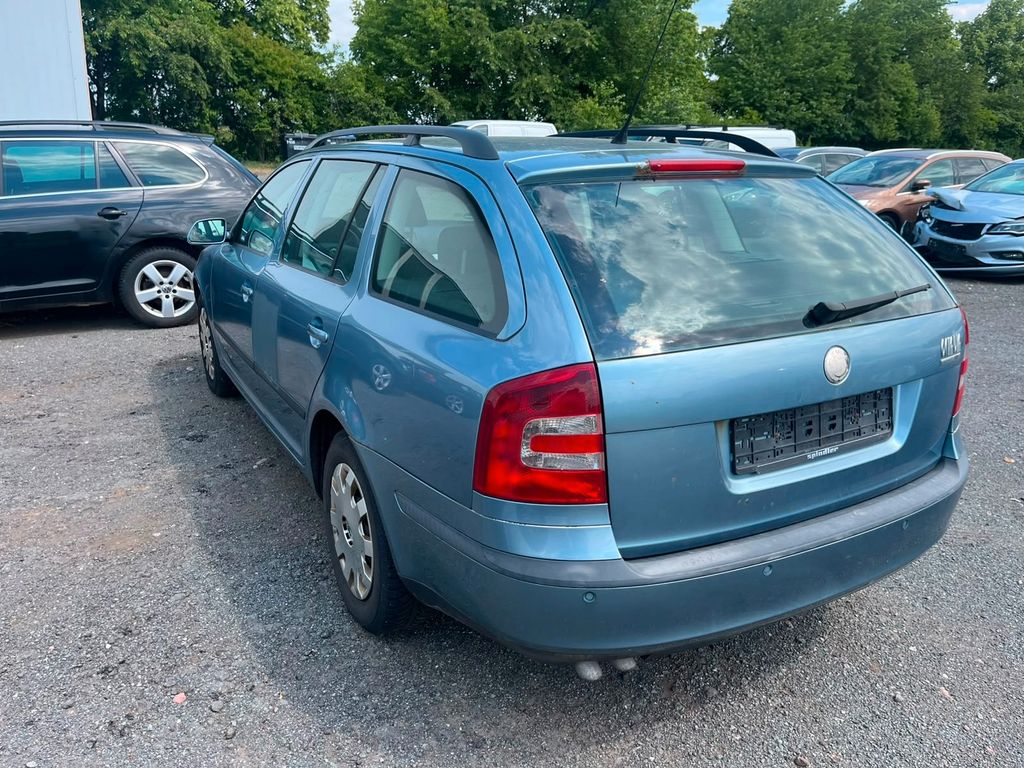 Škoda Octavia Combi 2.0 TDI PD DPF Elegance - Bild 3