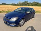 Opel Astra Coupé GTC 1.8 16V  - Opel Astra Coupé 16v coup mit Benzin-Antrieb