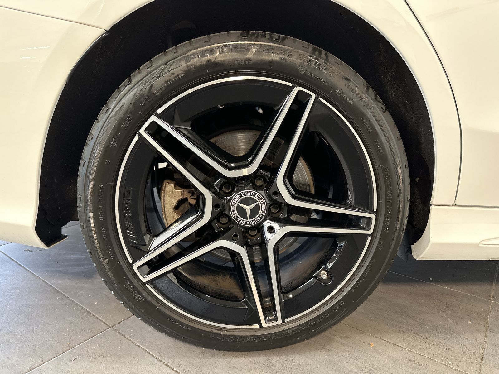 Fahrzeugabbildung Mercedes-Benz C 300e 4Matic AMG-Line NAV+LED+WIDESCREEN+HUD+PP