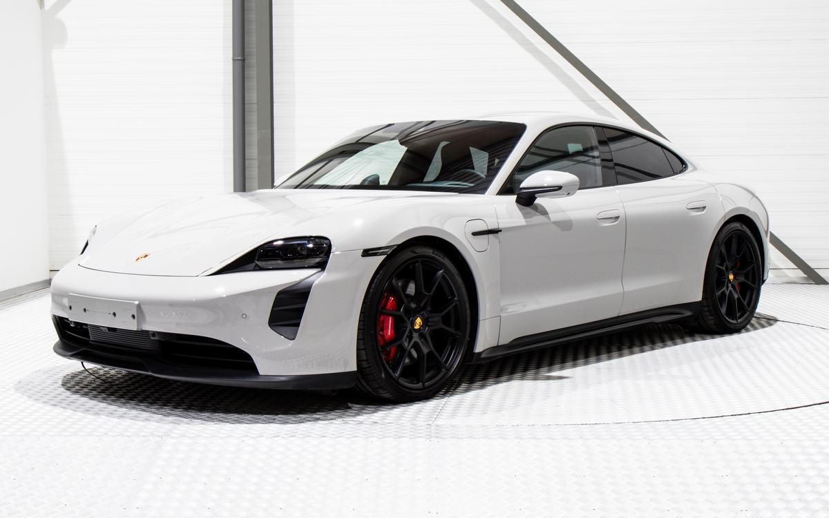 Porsche Taycan GTS - KAMERA-BOSE- Sport Chrono Paket-