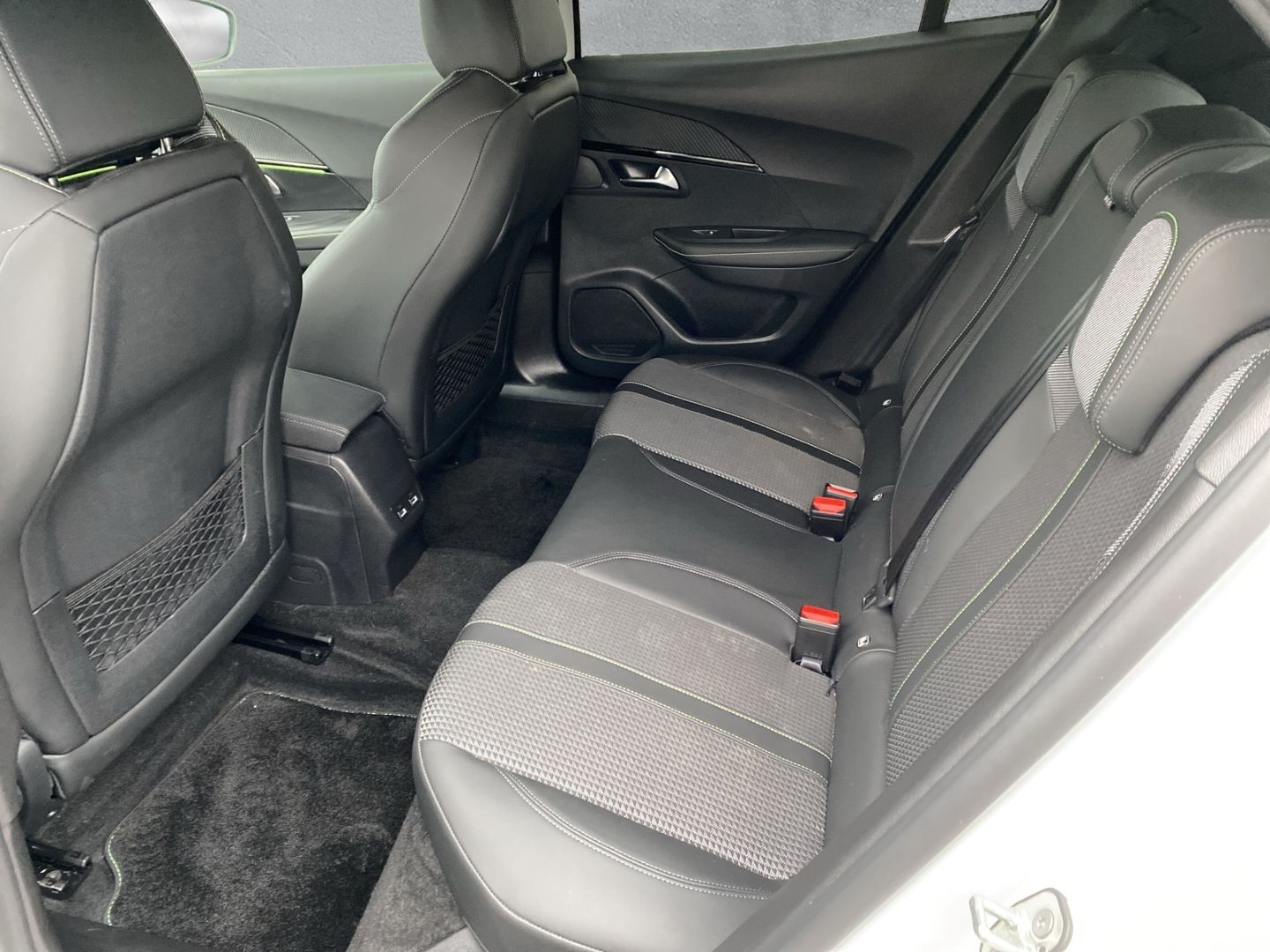 Fahrzeugabbildung Peugeot 2008 e- GT Elektromotor 136