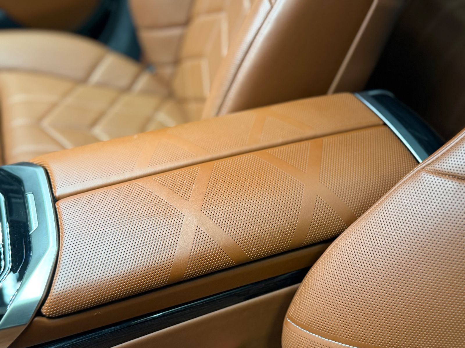 Fahrzeugabbildung BMW 750e xDrive M Sport Pro|TV|B&W|MASSAGE|SKY-LOUNG