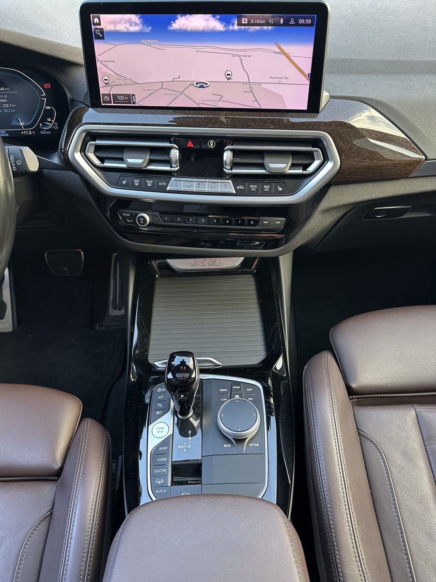 Fahrzeugabbildung BMW X3 xDrive30e M-Sport NAV+LED+360°+AHK+PANO+HEADU