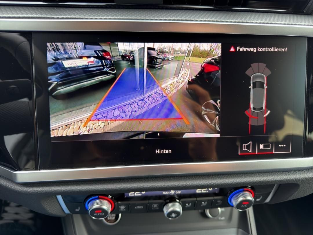 Fahrzeugabbildung Audi Q3 Sportback 35 1.5 TFSI Kamera,LED,Navi,SHZ,PDC