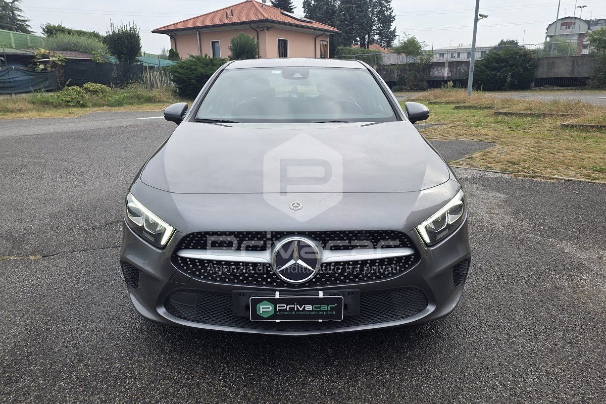 Mercedes-Benz MERCEDES A 180 d Automatic Sport imagem 2