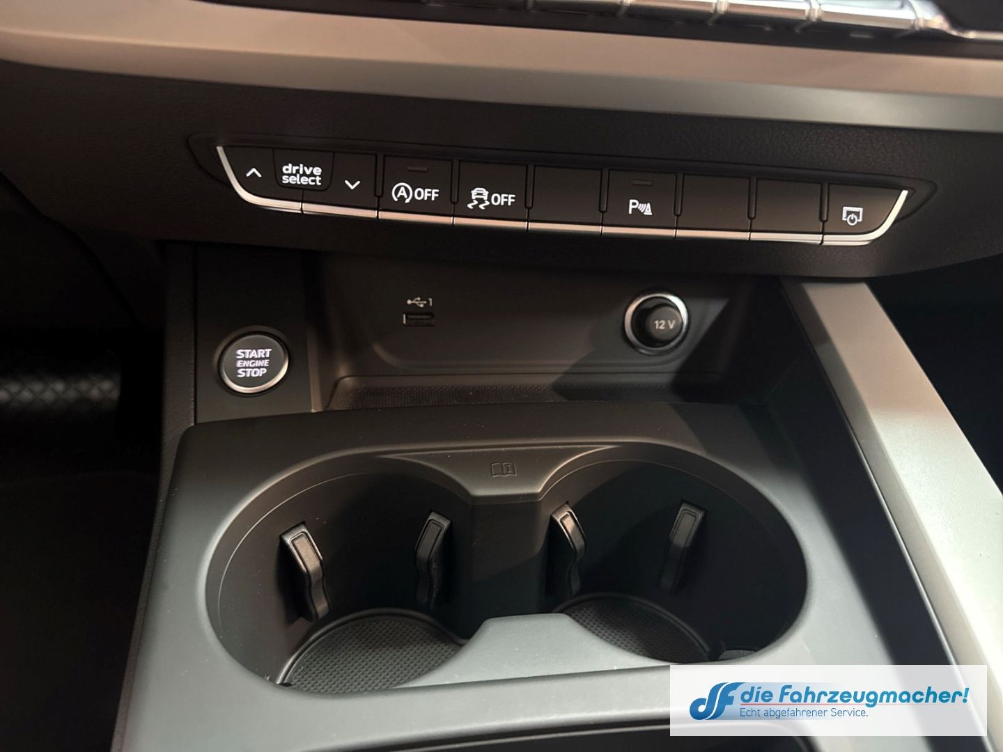 Fahrzeugabbildung Audi A4 Avant 40 TFSI advanced HUD Navi Soundsystem L