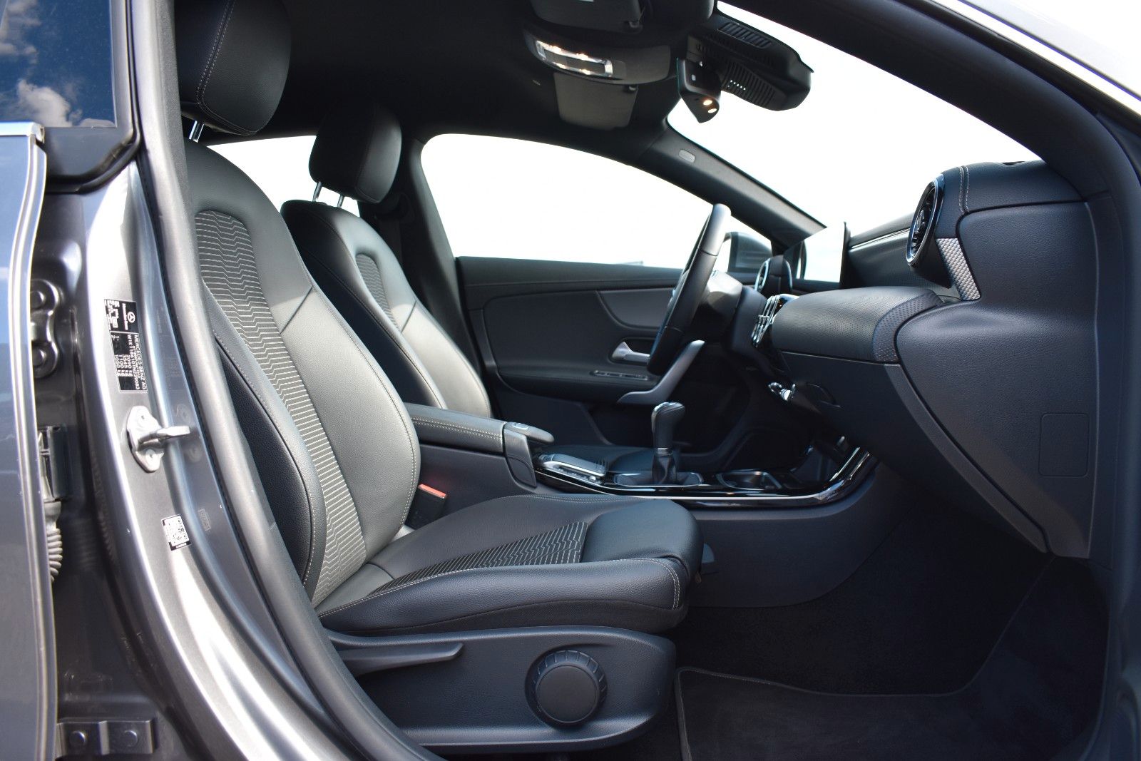 Fahrzeugabbildung Mercedes-Benz CLA 180d Shooting Brake LED/CARPLAY/KAMERA/TEMPO