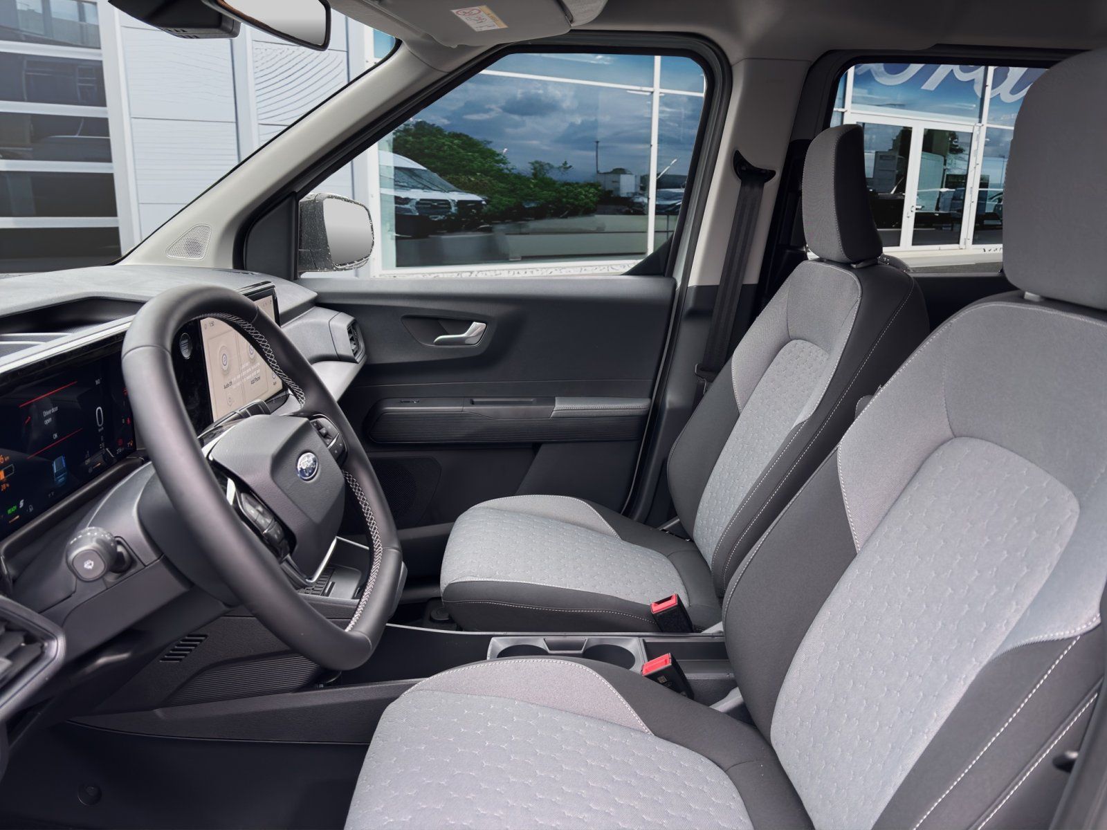 Fahrzeugabbildung Ford Tourneo Courier eMotor BEV Titanium