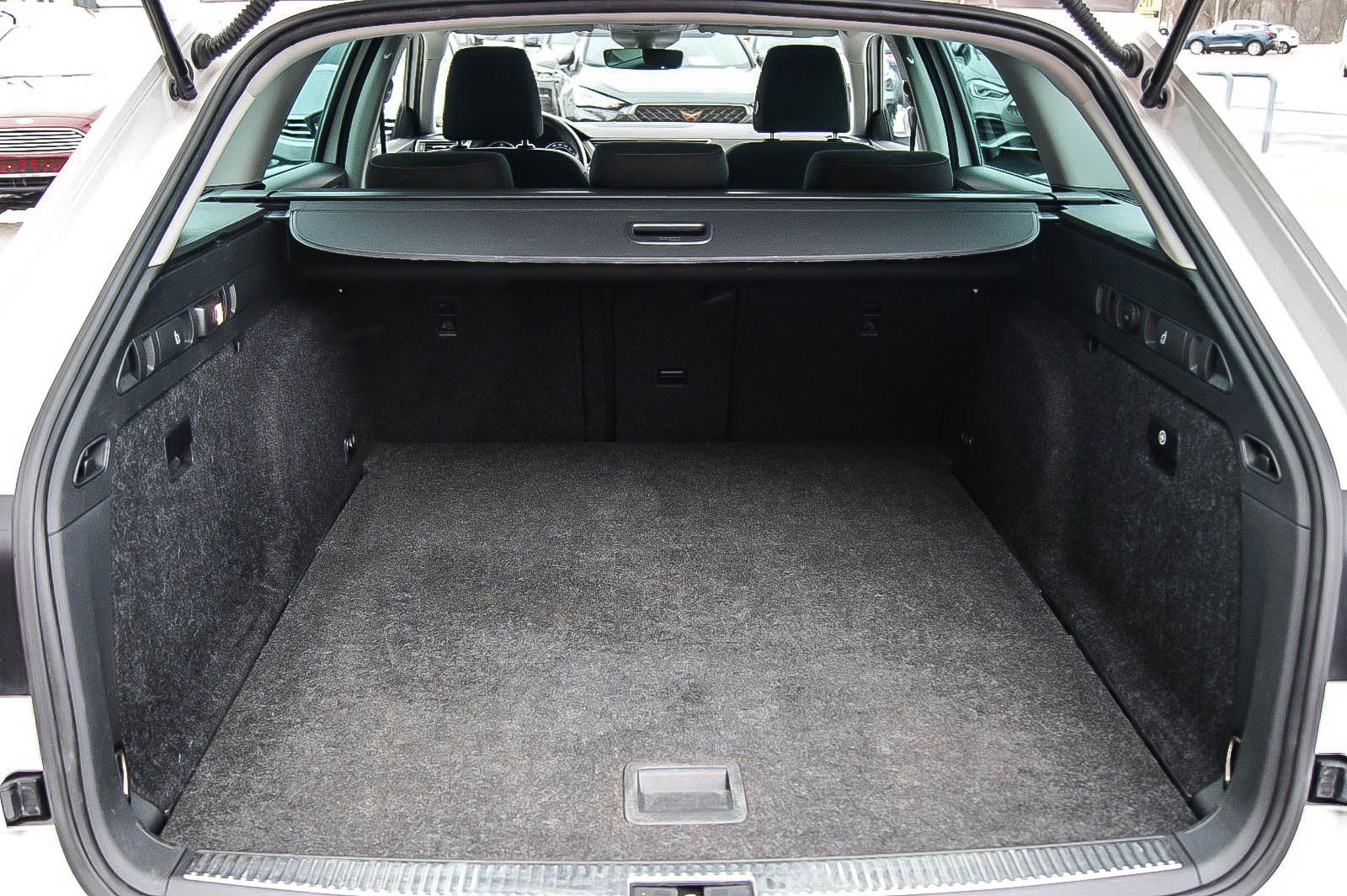 Fahrzeugabbildung SKODA Superb Combi 20TDI Style DSG NAVI AMUNDSEN XENON