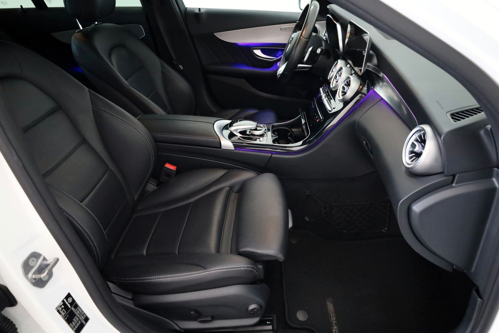 Fahrzeugabbildung Mercedes-Benz C 180 CGI Leder,Navi,LED,SH,Sternenhimmel,Park P