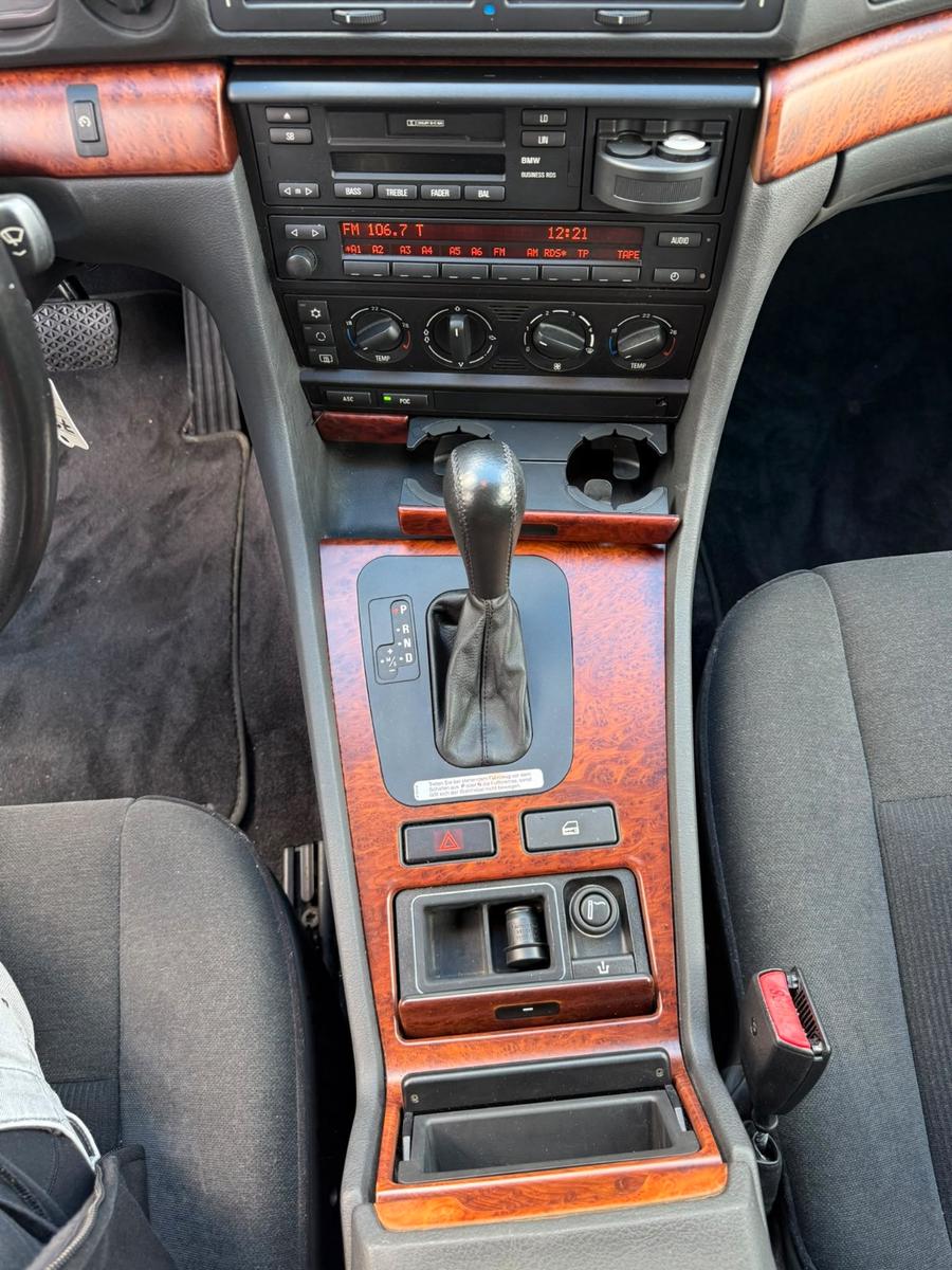 BMW 728i - 193 CV - BVA - ENTRETIEN COMPLET