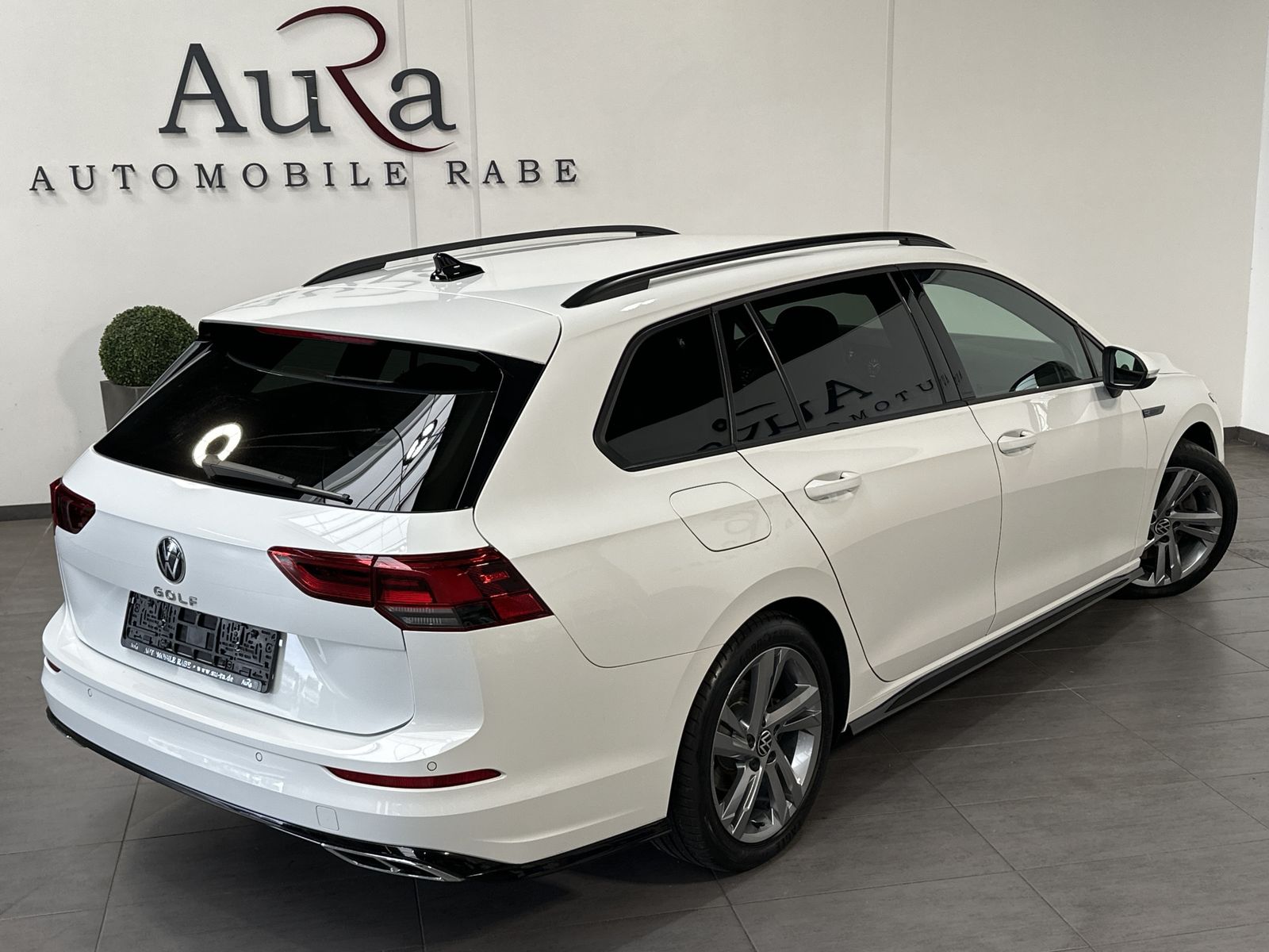 Fahrzeugabbildung Volkswagen Golf Variant 2.0 TDI DSG R-Line NAV+LED+H&K+ACC