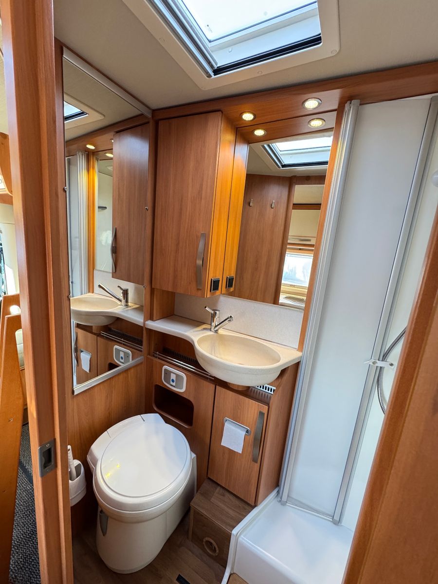 Fahrzeugabbildung HYMER / ERIBA / HYMERCAR EXSIS T 688 FIAT ALKO 2X TV SAT SOLAR AHK PANO