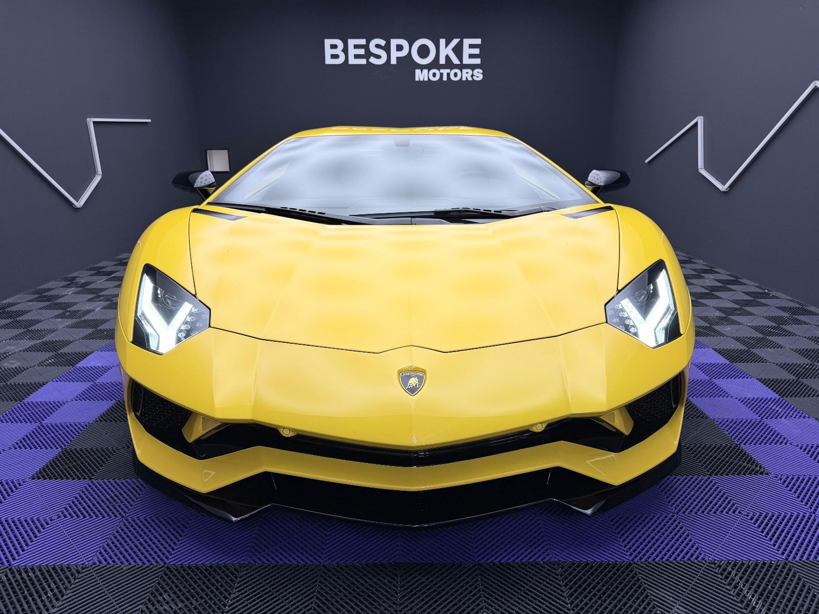 LAMBORGHINI Aventador