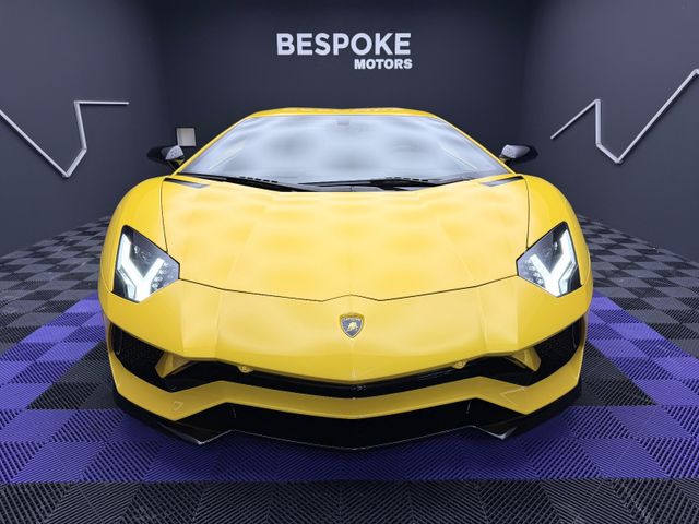 LAMBORGHINI Aventador