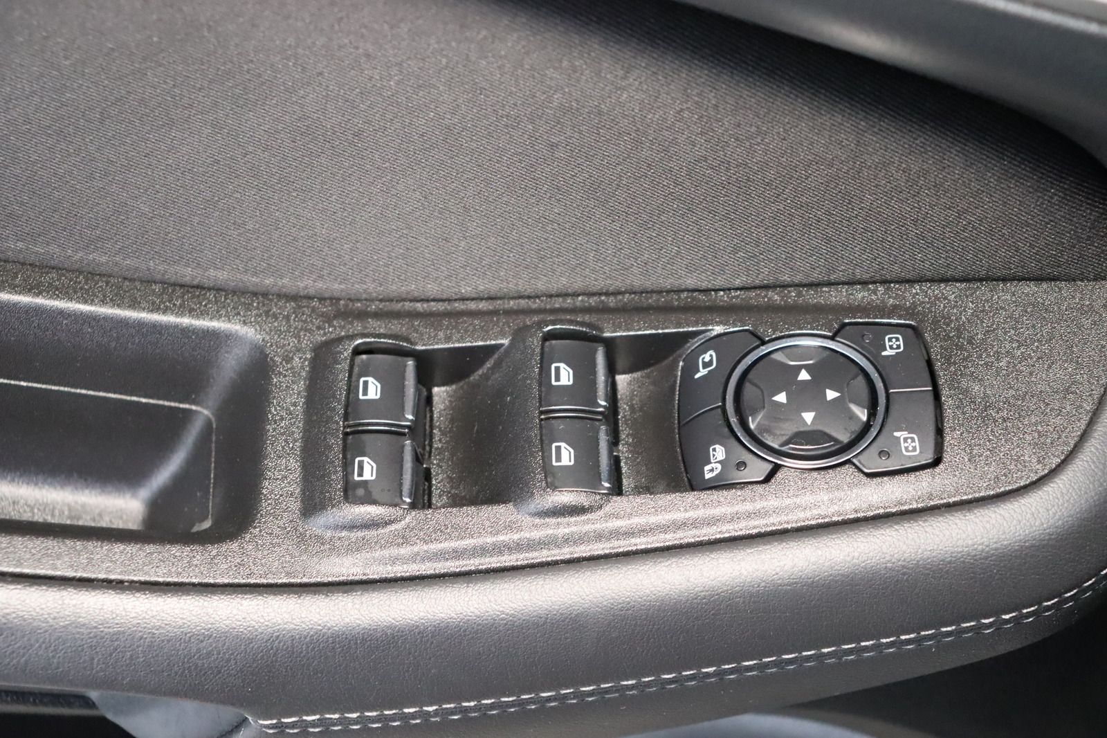 Fahrzeugabbildung Ford S-MAX * Navi * Bi-Xenon * PDC