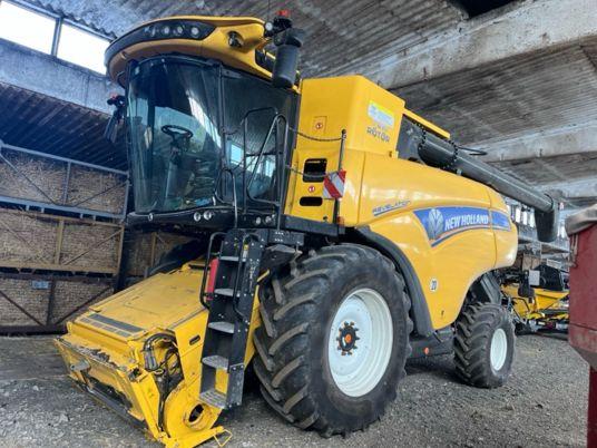 New Holland CR 8.90