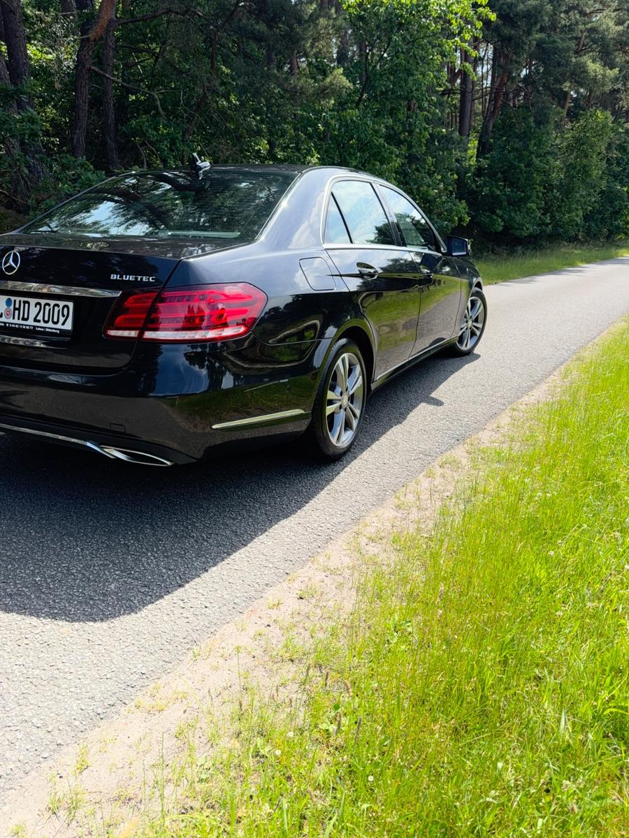Mercedes-Benz E 220 BlueTEC 4MATIC Autom. Standard