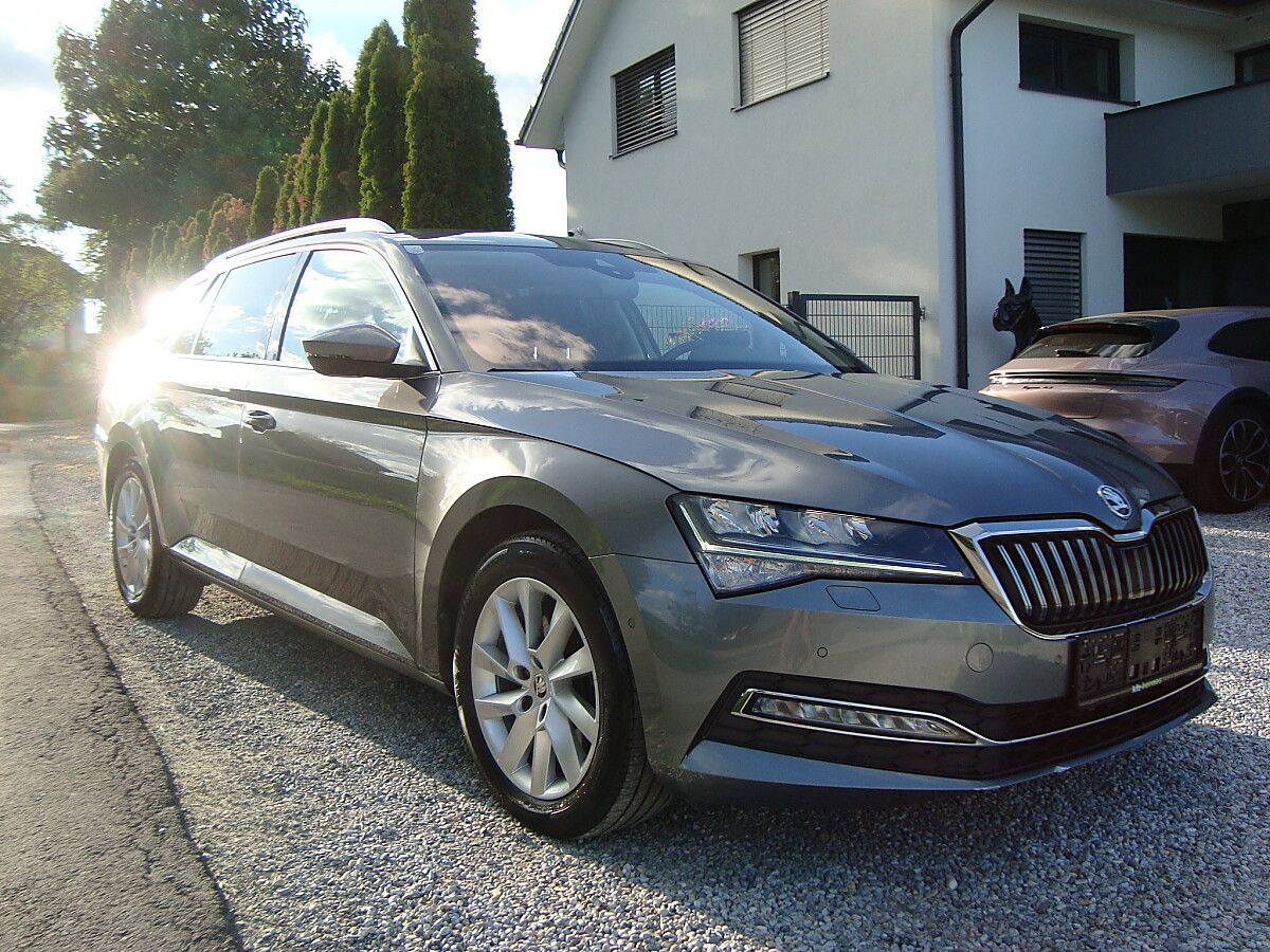 Skoda Superb Kombi 2,0 TDI Style DSG 1-Hand !! imagem 2