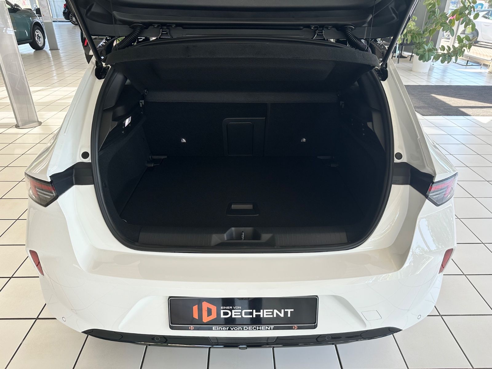 Fahrzeugabbildung Opel Astra L Lim. 5-trg. Elegance*SHZ*LHZ*RFK*PDC