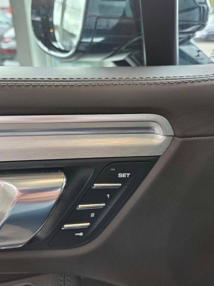 Fahrzeugabbildung Porsche Macan Turbo/Vollaustattung/erst 47000km/1-HD