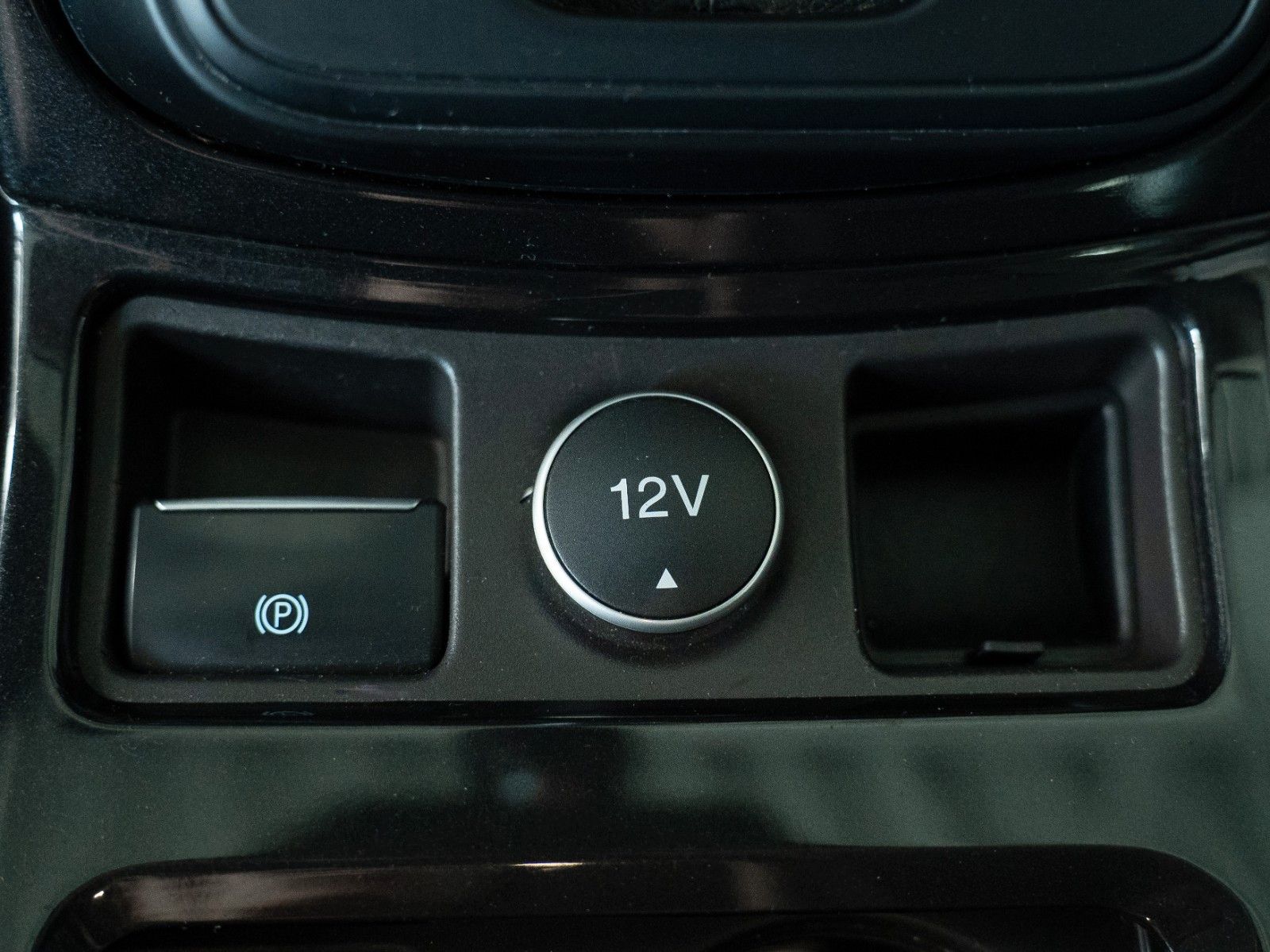 Fahrzeugabbildung Ford Kuga Titanium AUTOM./ALLRAD/NEUER MOTOR MIT 0 KM