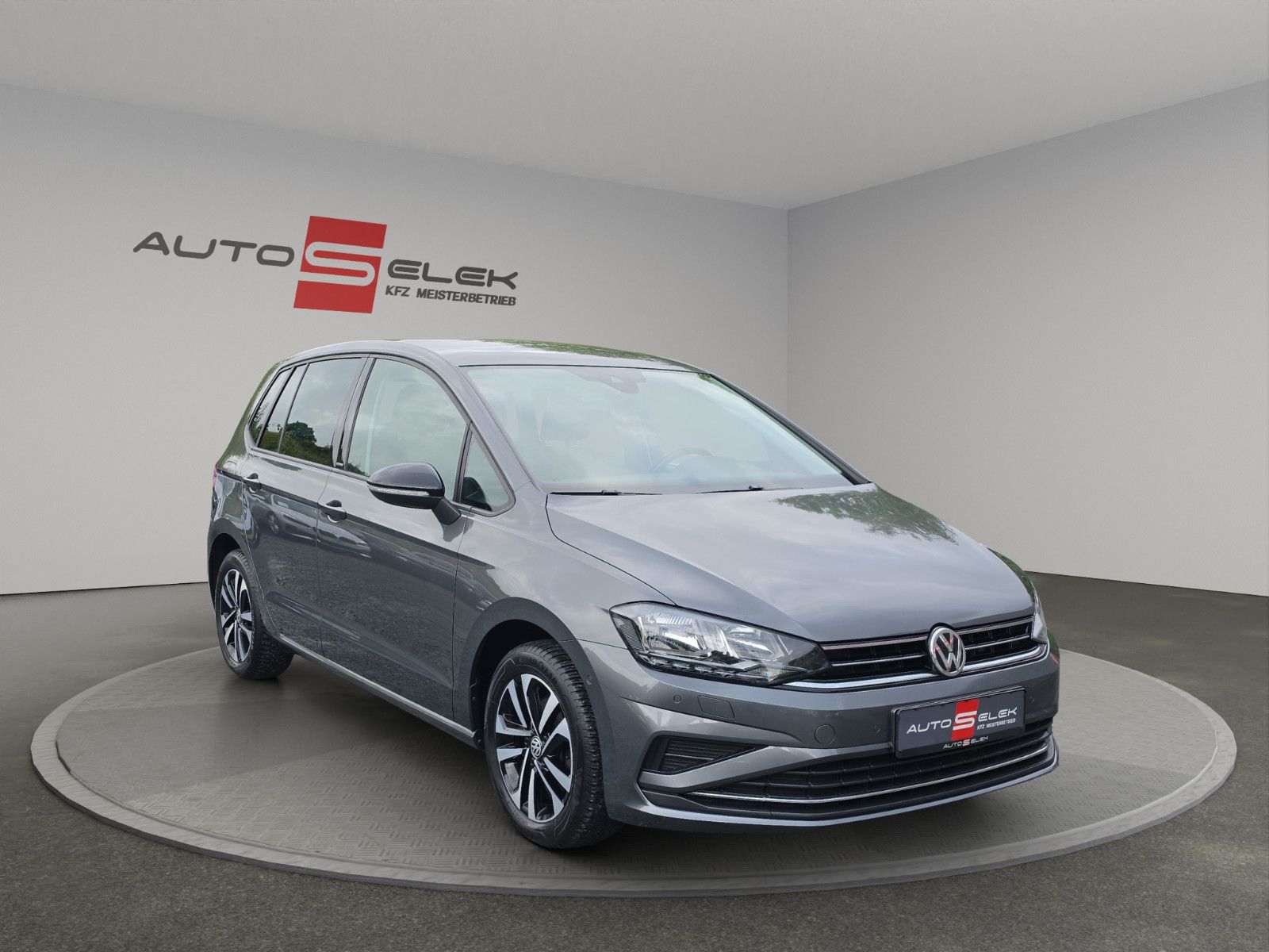Fahrzeugabbildung Volkswagen Golf Sportsvan VII IQ.DRIVE AHK NAVI SHZ