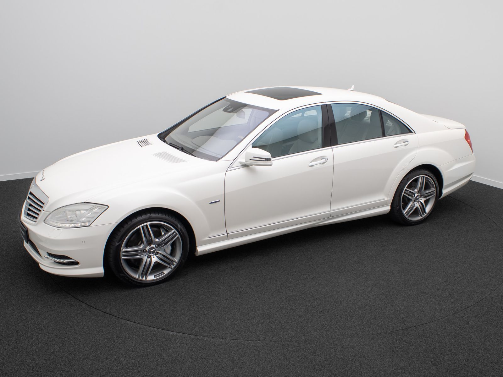 Fahrzeugabbildung Mercedes-Benz S 500 4MATIC AMG-Line Kamera Massage HiFi 19Zoll