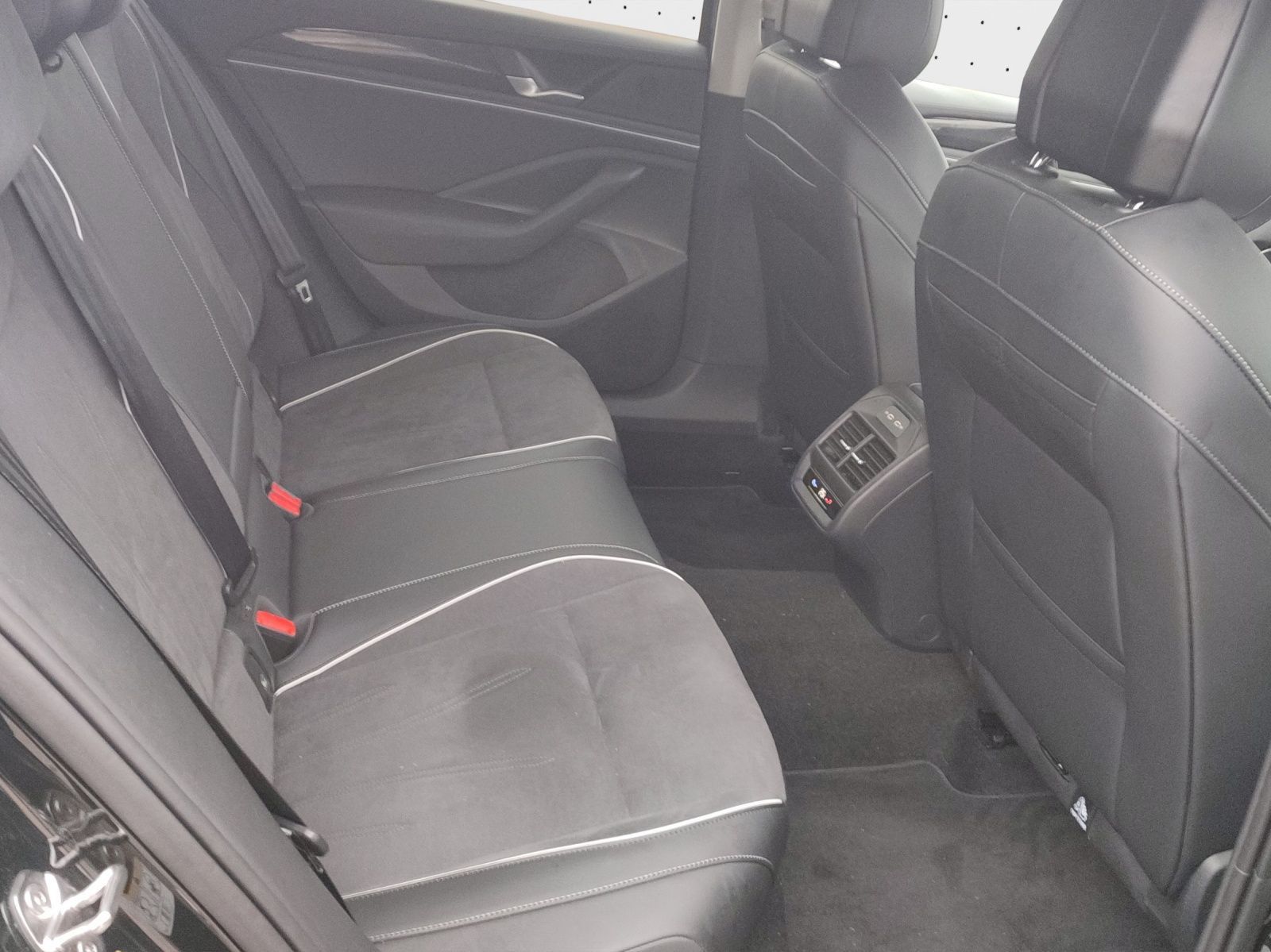 Volkswagen Passat Variant - Bild 16