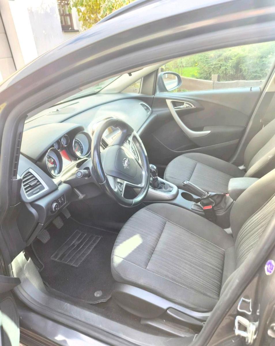 Opel Astra 2012 — photo 9